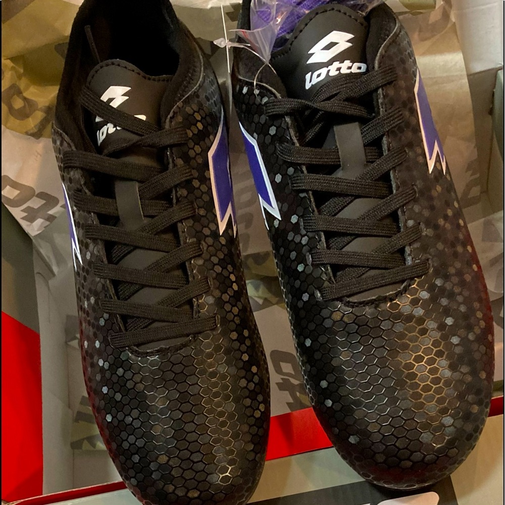 Lotto Storm women’s black/purple soccer shoes